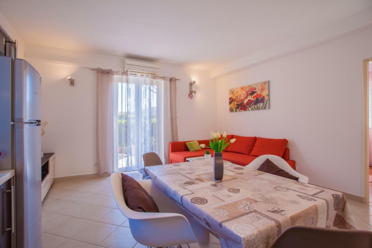 Apartman Madlen Cres Exterior foto