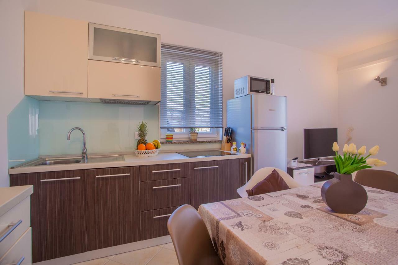 Apartman Madlen Cres Exterior foto