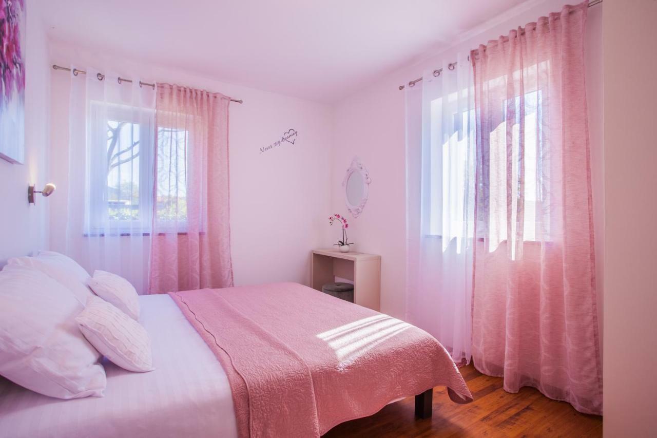Apartman Madlen Cres Exterior foto