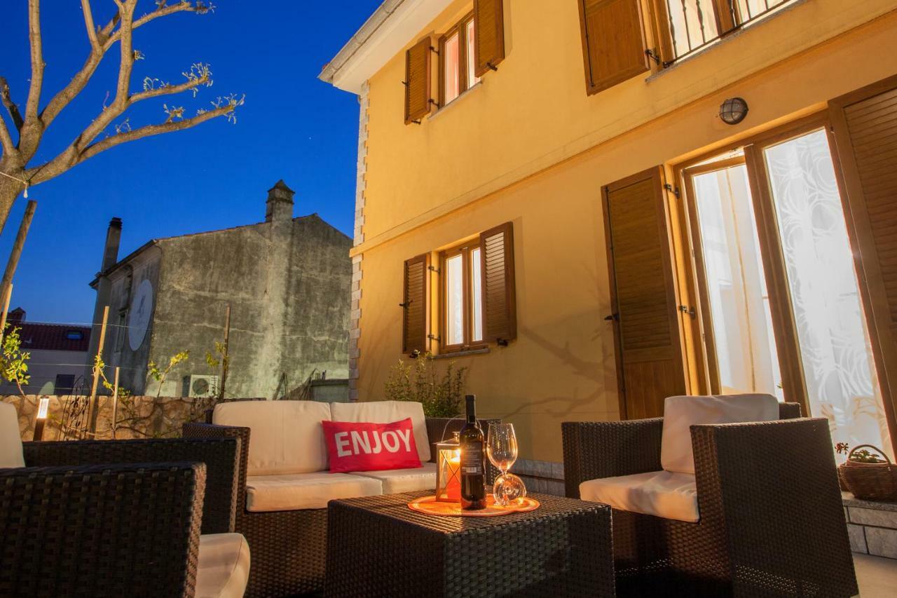 Apartman Madlen Cres Exterior foto